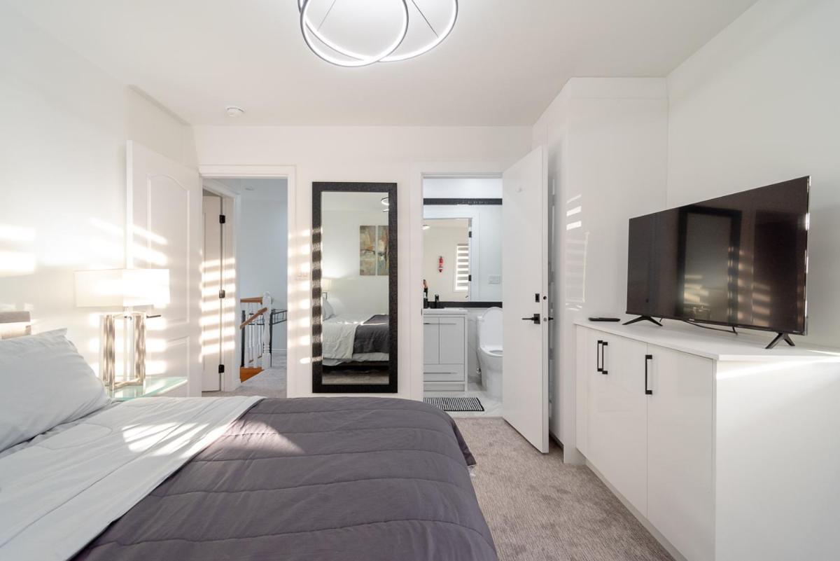 Spacious & Modern By The Beach White Rock Exteriör bild